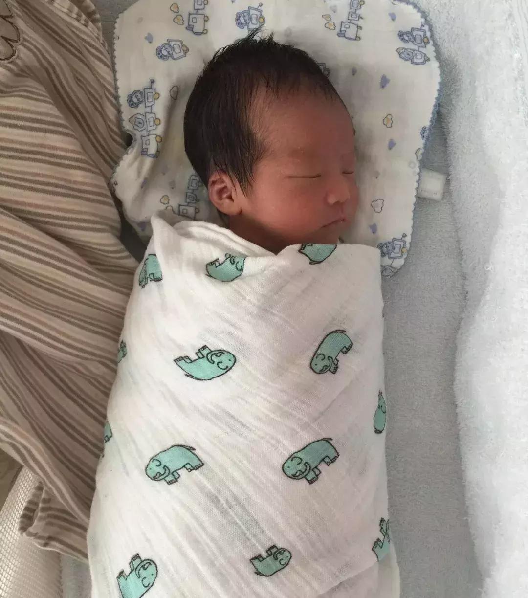 车外是生存，车内是生活，中国人那份独有的车里睡眠情结