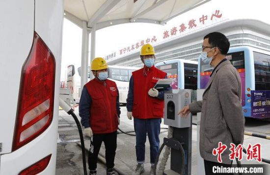 青海华鼎逆市涨停，老牌工业劲旅能否借势开启转型新篇？