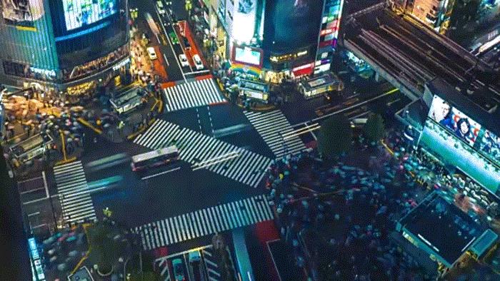 立于十字路口，听见时代的心跳