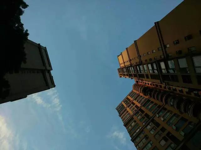 当超预期成为新常态，房地产深度调整下的生存法则与未来图景