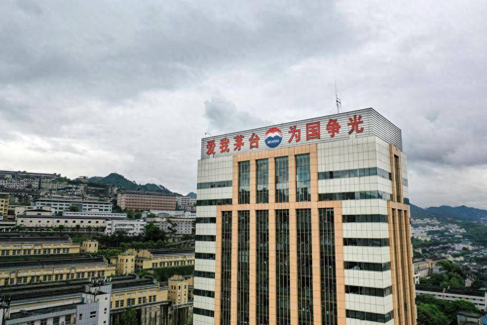 一瓶茅台，照见中国的三重镜像
