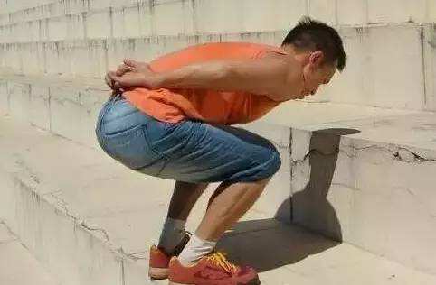 蹲下来,才能跳得更高 蹲下来,才能跳得更高