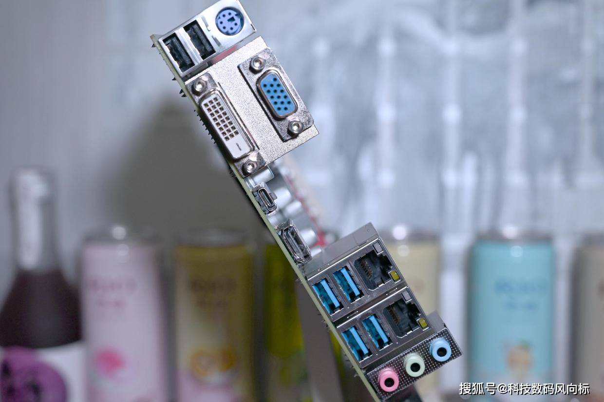 一个接口的史诗,USB-C 如何缝合了数字世界的巴别塔 一个接口的史诗,USB-C 如何缝合了数字世界的巴别塔