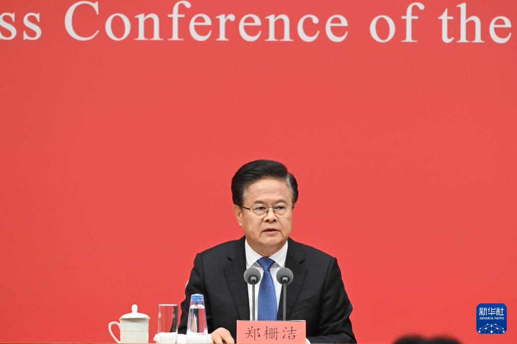郑栅洁，从地方治理到国家经济掌舵者的实干之路
