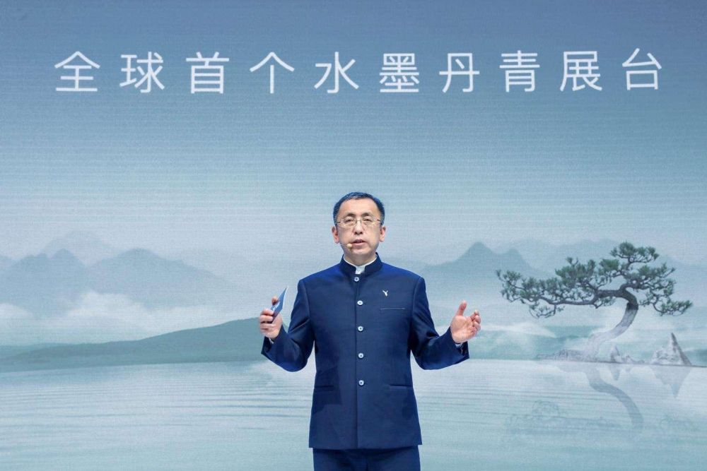 在流量喧嚣之外，岚图卢放，一个长期主义者的笃定与突围
