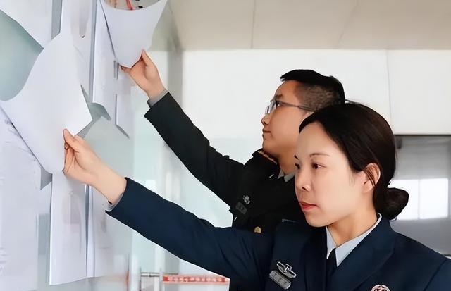 重塑国家治理的隐形力量，当三万文职员工选择离开