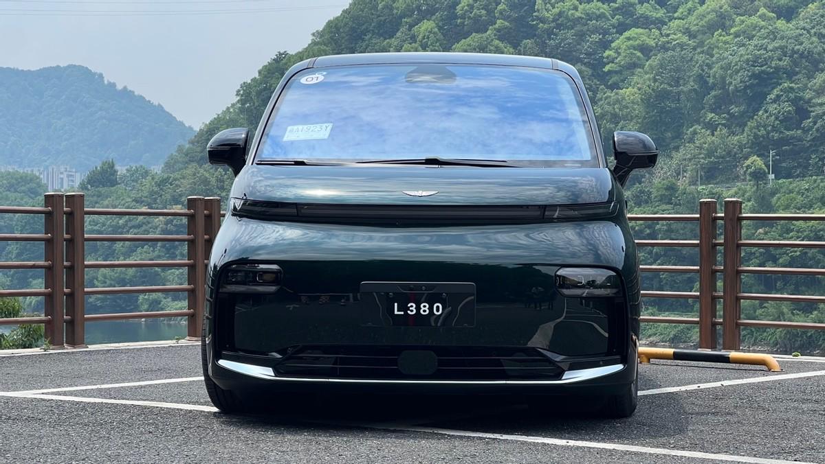 翼真L380陆地空客上市，一台把头等舱搬进公路的MPV，究竟有多离谱？