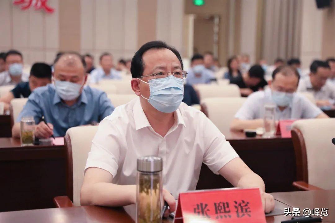 在不确定的时代浪潮中，用两条主线锚定人生的确定性
