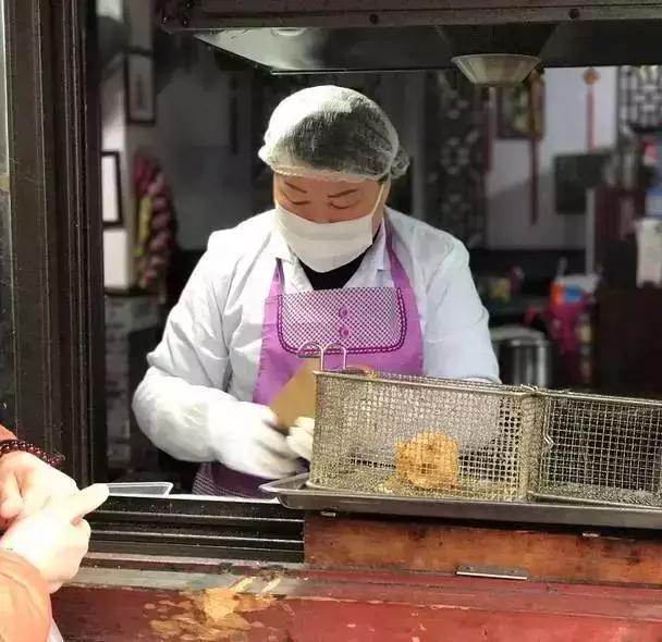 巷子很深，深得像一句没有说完的话