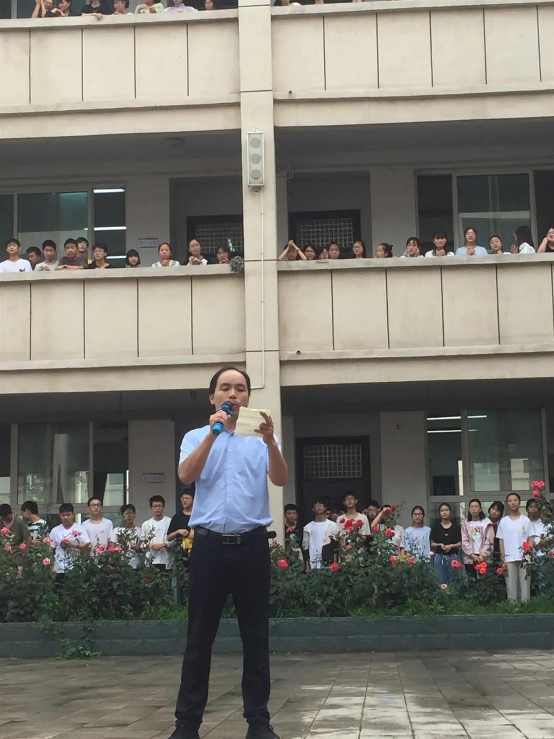 刚刚！全线飘红