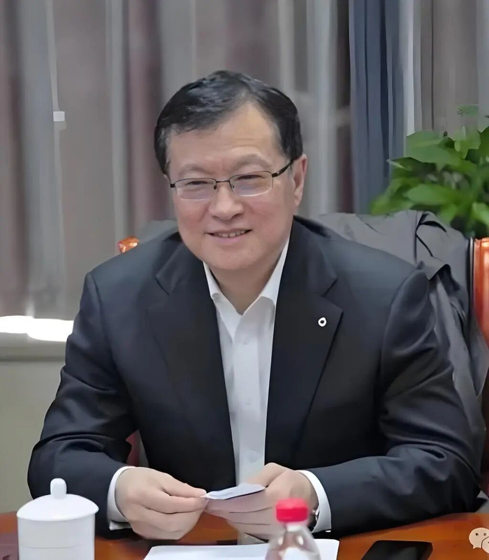 从省分行行长到被查对象，冯建龙案撕开金融反腐的县域防线缺口