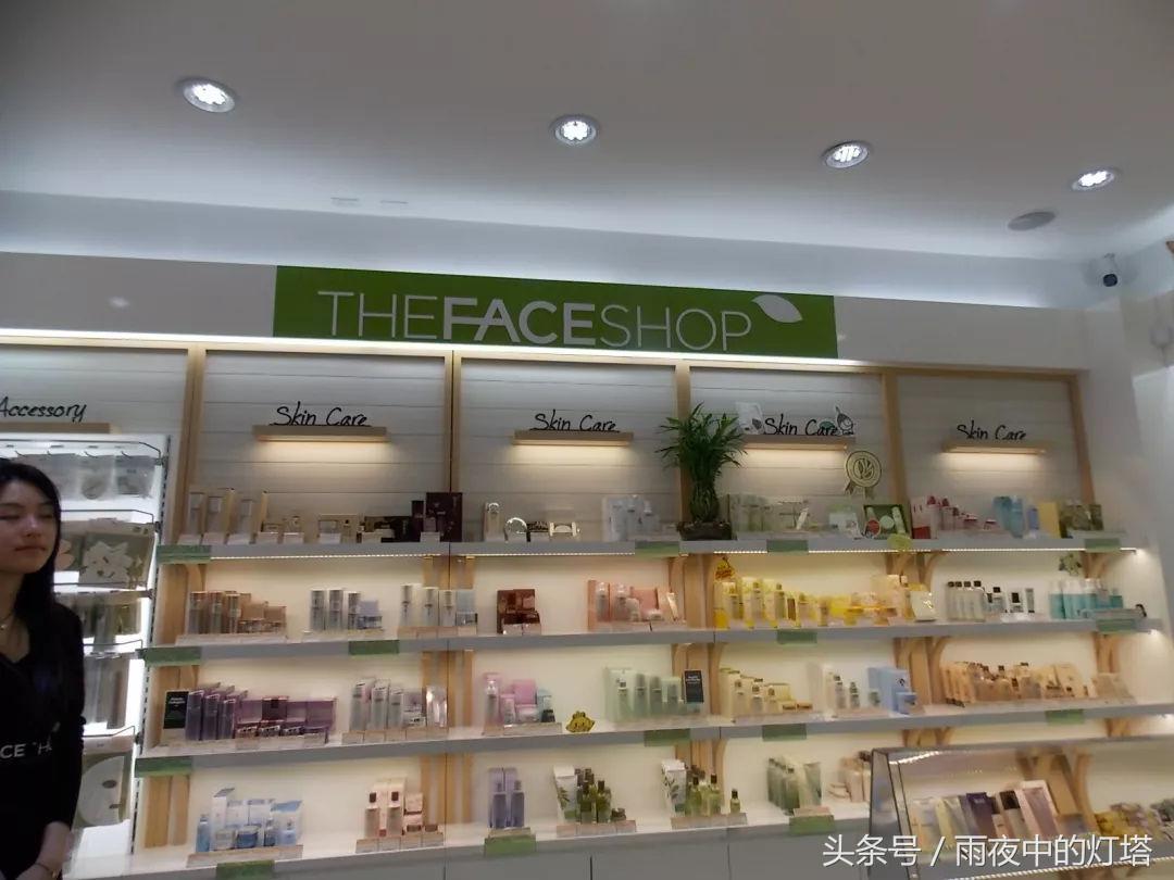 一年关店近千家，是实体寒冬的终章，还是商业进化的阵痛？